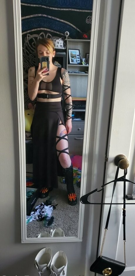 tatteasefree estrella atractiva imagen