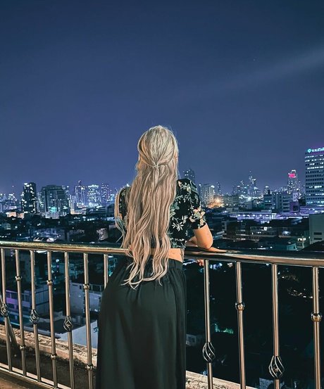 Farbenfuchs modelo adulto imágenes