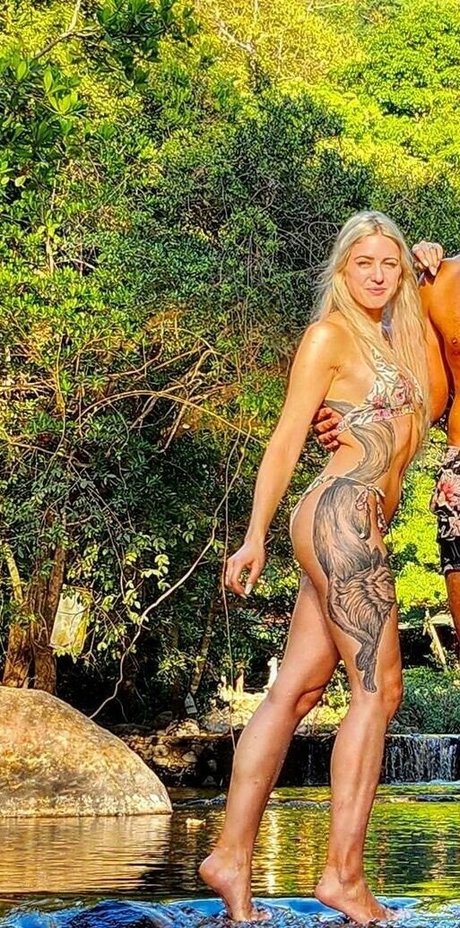 Farbenfuchs modelo desnuda galería