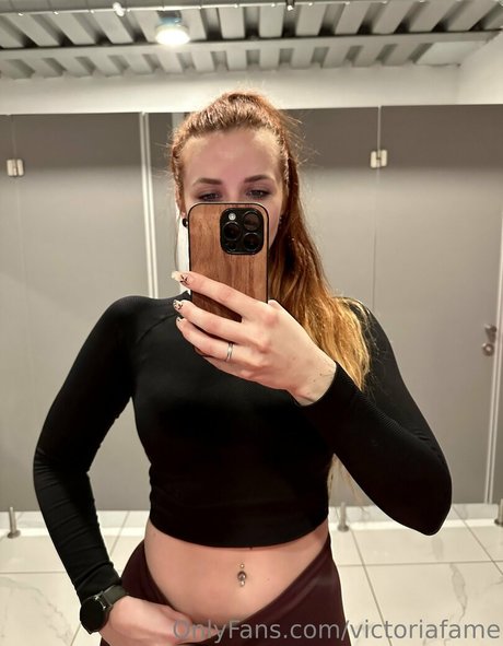 victoriafame estrella bonita archivo