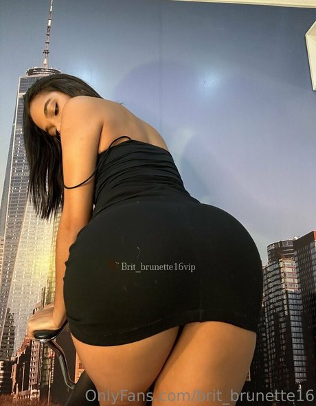 brit brunette16 bonita modelo galería