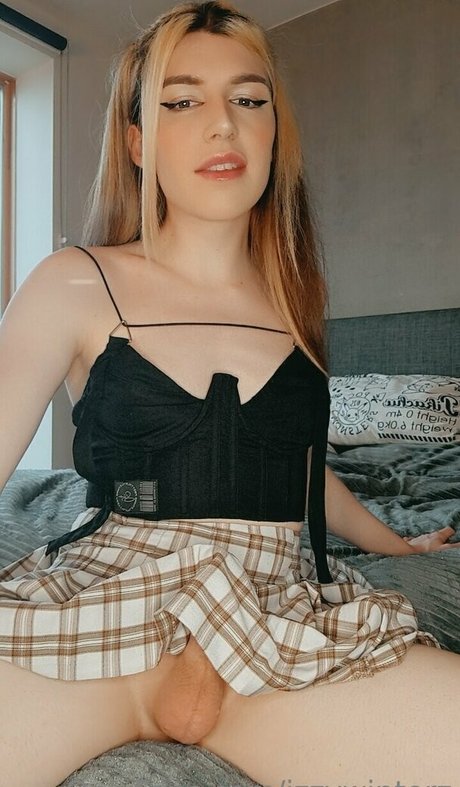 Izzy Winters estrella desnuda galería