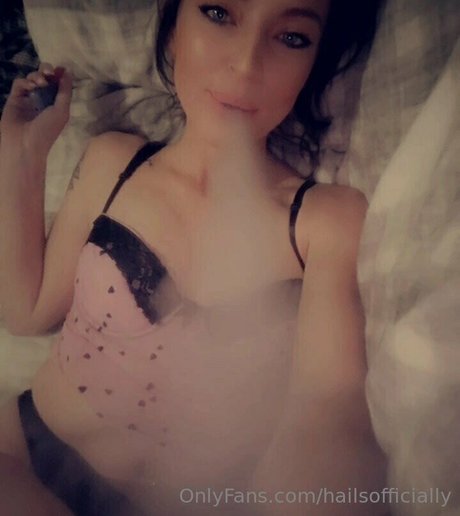hailsofficially actriz erótica fotos