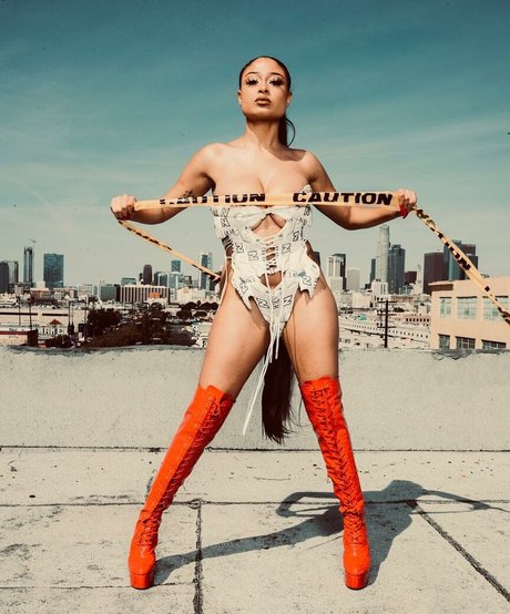 AlessiaSays modelo desnuda foto