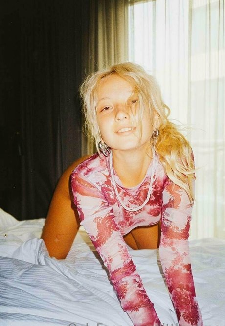 littleveraa modelo agradable fotos