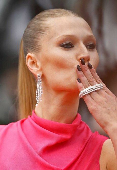 Toni Garrn buena actriz fotos