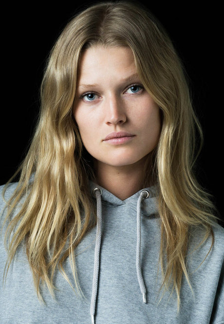 Toni Garrn estrella xxx galería