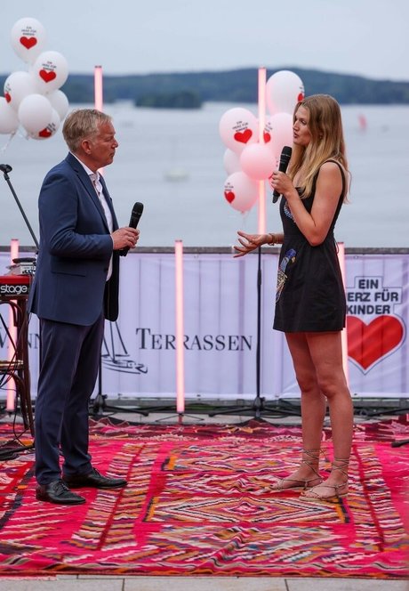 Toni Garrn estrella de alta definición archivo