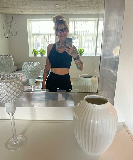 Winnie Nielsen modelo desnuda recopilación