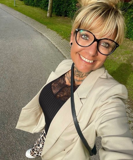 Winnie Nielsen estrella porno desnuda foto