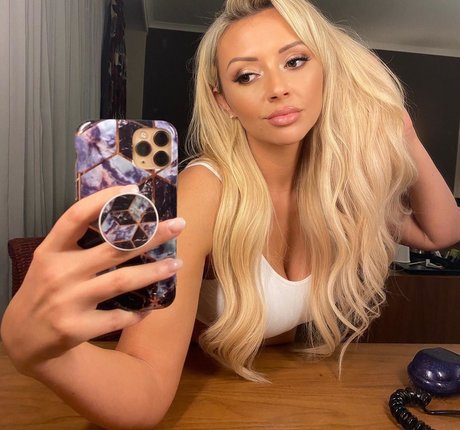 Kimberly Hart Simpson modelo sexy imagen