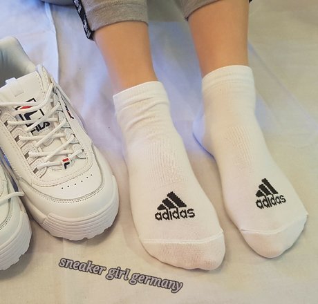 SneakerGirlGermany hermosa estrella foto