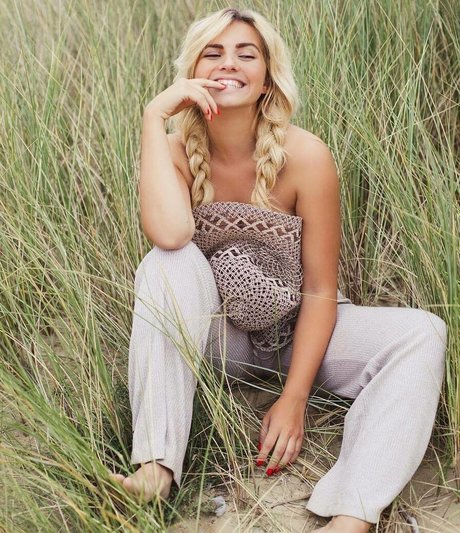 Sensi Lowe desnudos de estrellas imagen