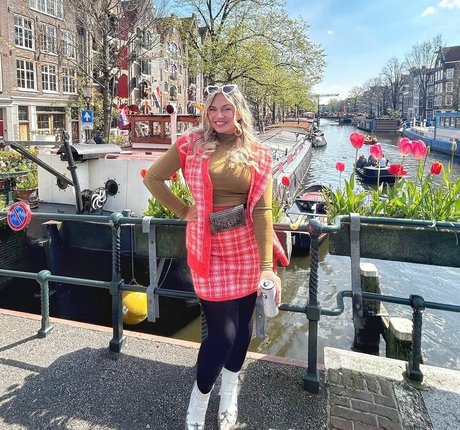 Sensi Lowe estrella porno desnuda galería