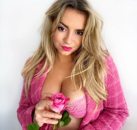 Sensi Lowe actriz foto