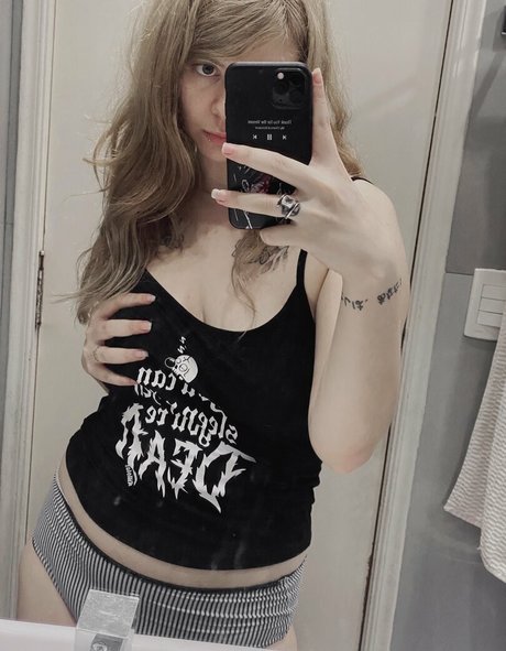 Kikiyou modelo atractivo galerías