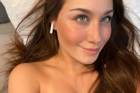 Maelyss Lpg estrella porno hermosa galería