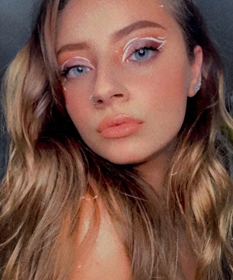 Ali Cortese arte estelar foto