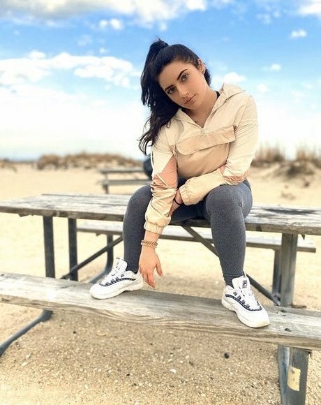 Ali Cortese modelo de alta calidad imágenes