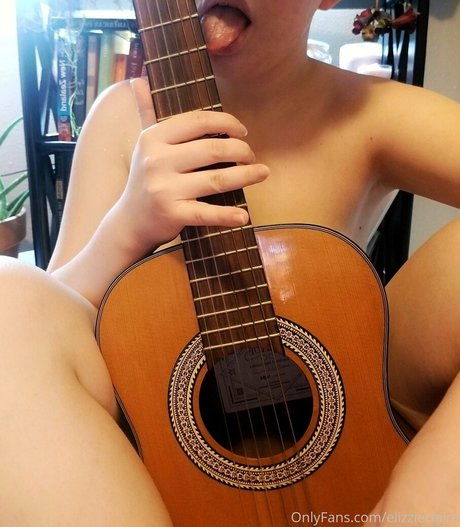 elizzieclaire modelo sexy imágenes