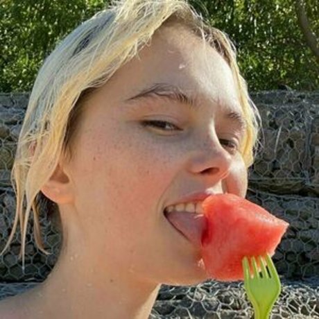 lowwwol free hermosa actriz imagen