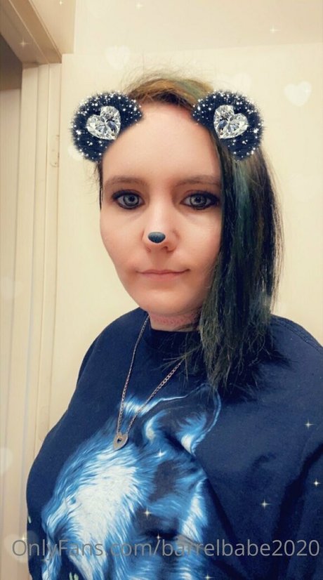 barrelbabe2020 modelo de arte archivo