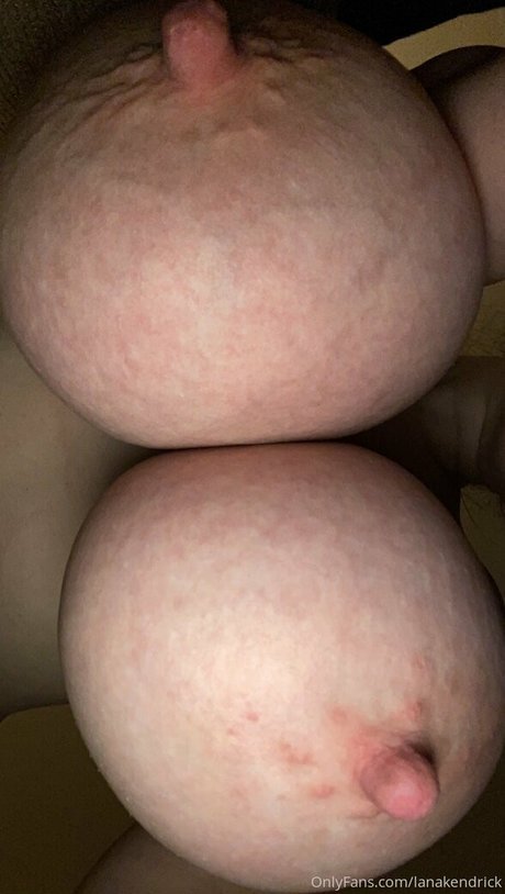 lanakendrick modelo desnuda galerías