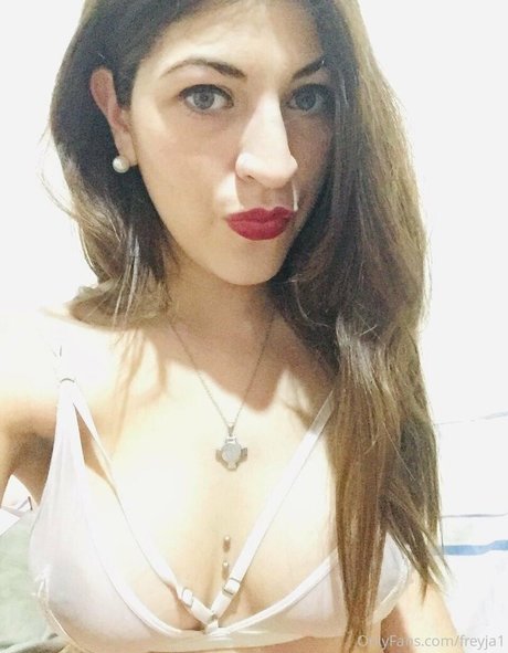 freyja1 estrella atractiva archivo