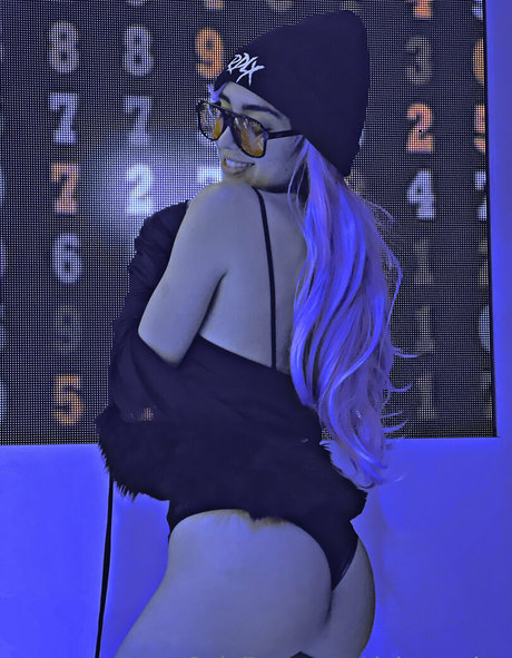 Dai Amadeo arte estrella porno galerías