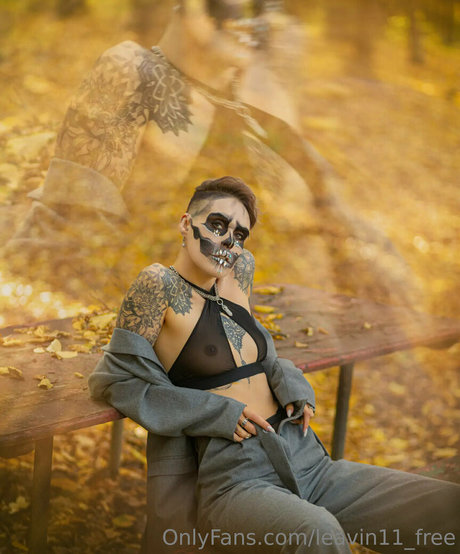 leavin11 free modelo de arte galería