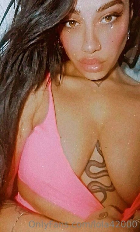 lola42000 estrella desnuda archivo