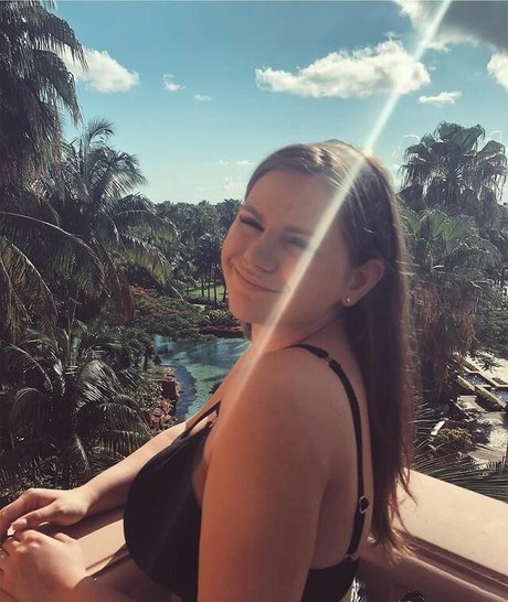 Emily V modelo porno imagen