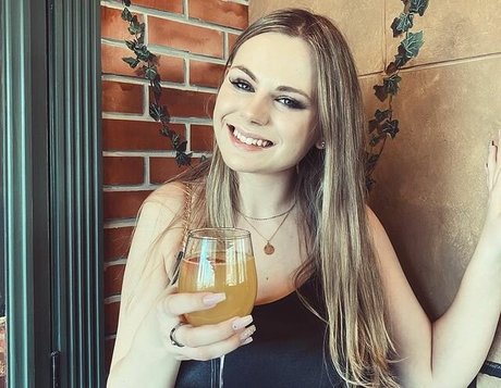 Emily V estrella perfecta fotos