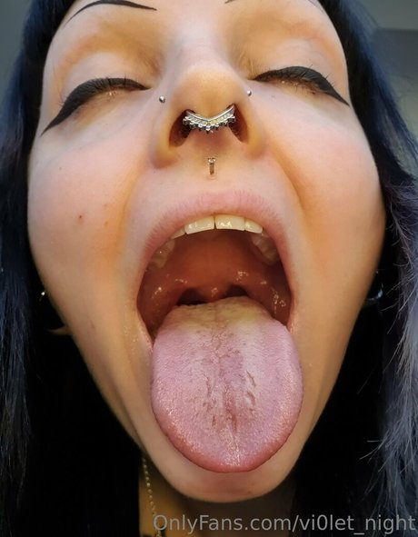 vi0let night estrella sexy imágenes