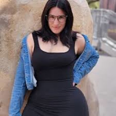 Gypssaii actriz caliente fotos