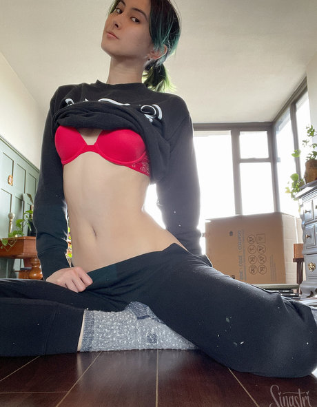 Sinastri bonita modelo foto