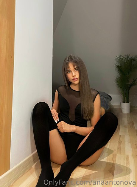 Anastasia Antonova estrella porno adulto fotos