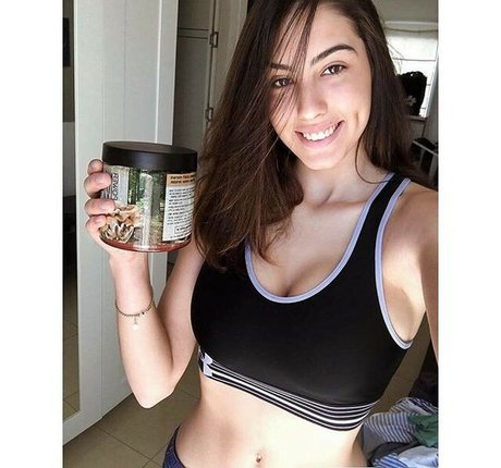 Liron Swisa modelo atractivo galerías