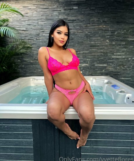 yvetteflores estrella xxx imágenes