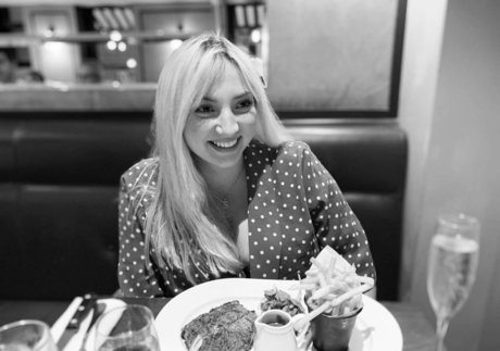 Shona Colson modelo adulto foto