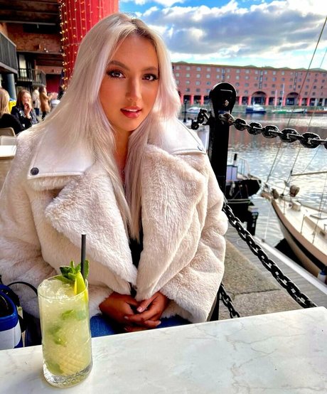 Shona Colson buen modelo foto