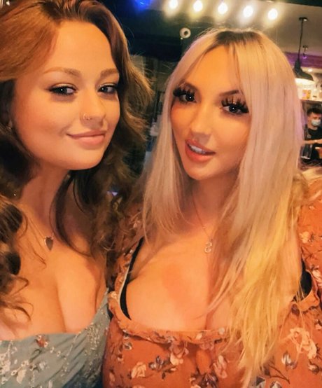 Shona Colson modelo caliente fotos