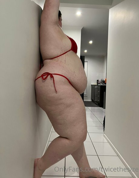 twicethesize estrella desnuda archivo