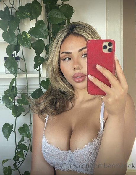 Amber Khieralla desnudos de estrellas imágenes