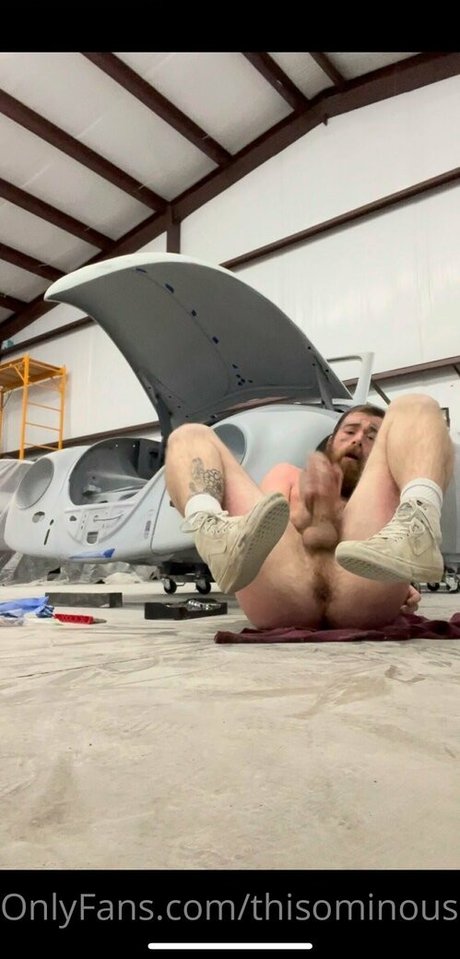 thisominouslife modelo hd foto