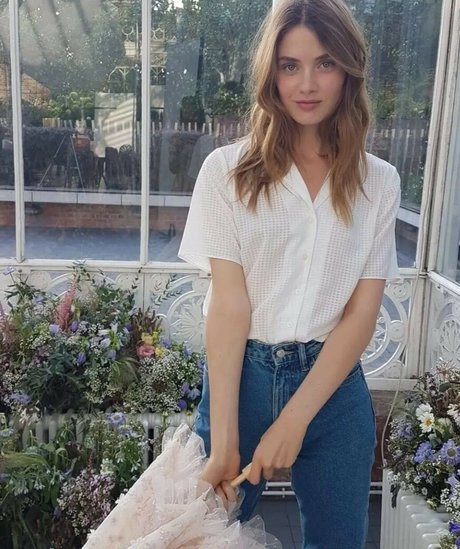 Juliet Searle buen modelo archivo