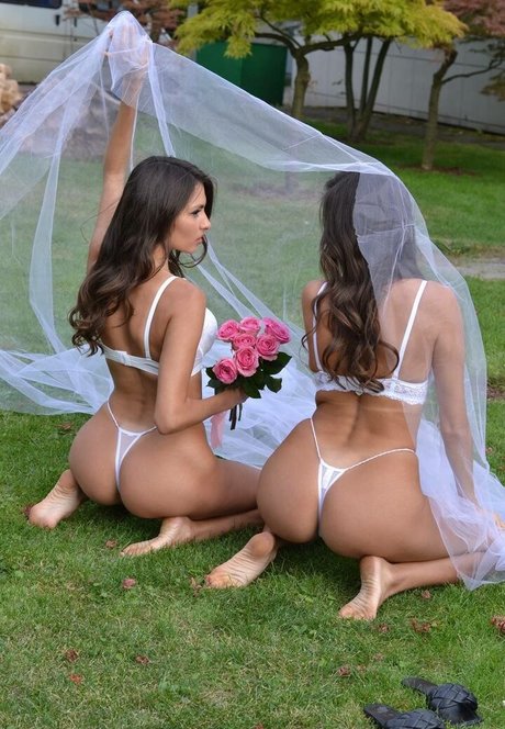 twins double pleasure estrella porno superior foto