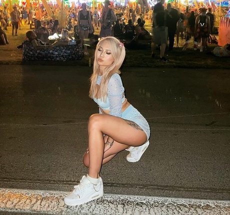 Gina Nguyen modelo erótico imágenes