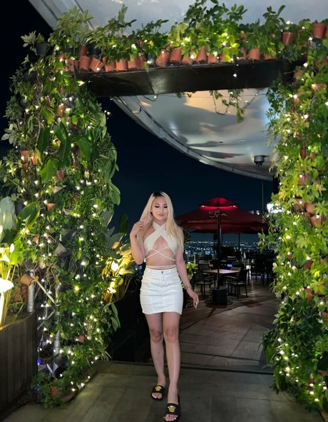 Gina Nguyen actriz exclusiva galerías