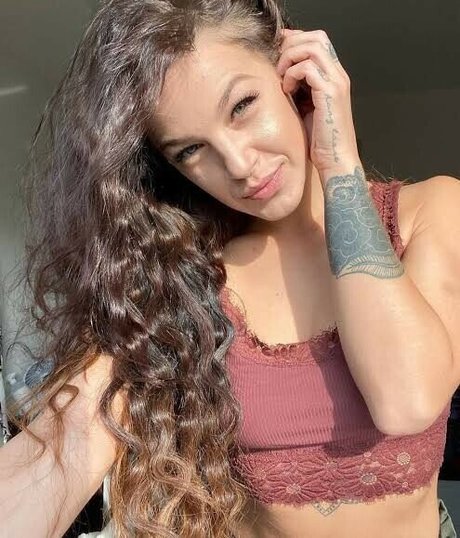 Evelin Stone estrella porno atractiva foto